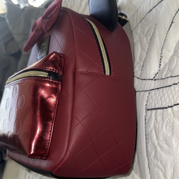 Loungefly New with Tag/Bag backpack Minnie Mouse Black & Burgundy Quilted Disney - Picture 4 of 11